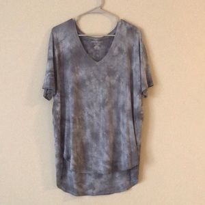 American Eagle V Neck Tee Size M